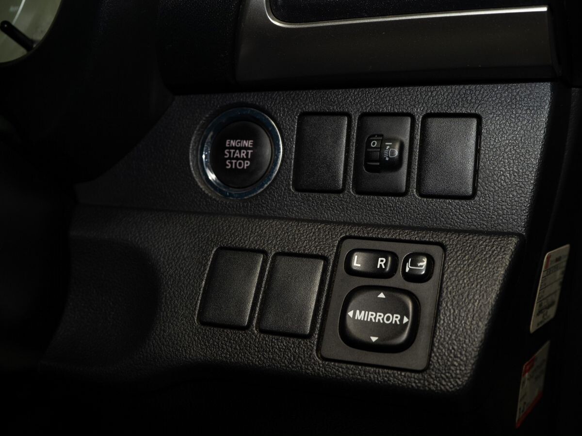 Toyota Ractis 2011 - фото автомобиля