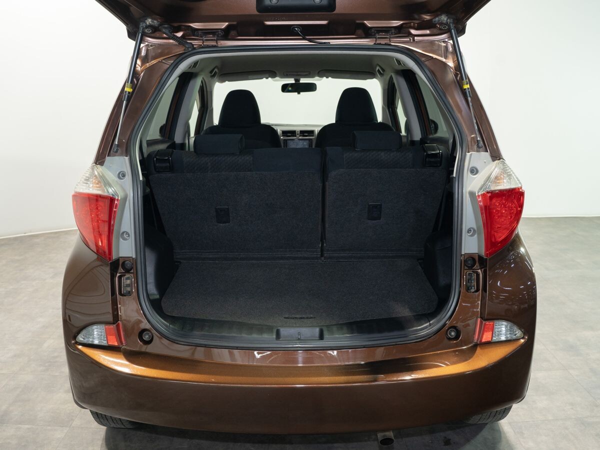 Toyota Ractis 2011 - фото автомобиля