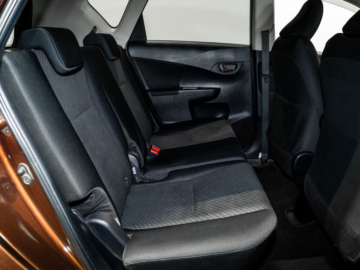 Toyota Ractis 2011 - фото автомобиля