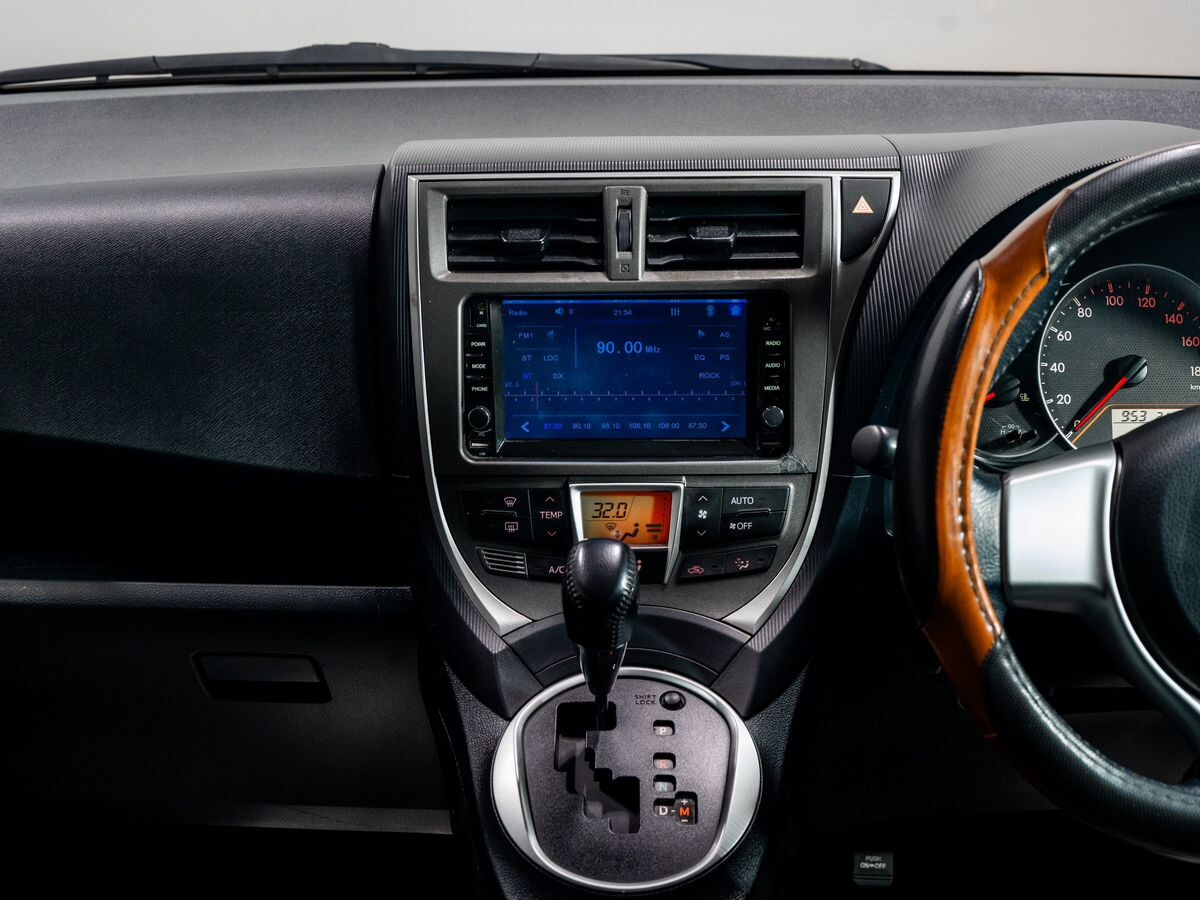 Toyota Ractis 2011 - фото автомобиля