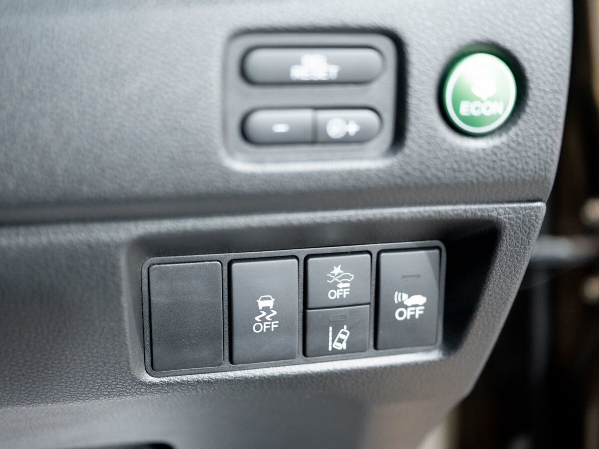 Honda Jade 2015 - фото автомобиля