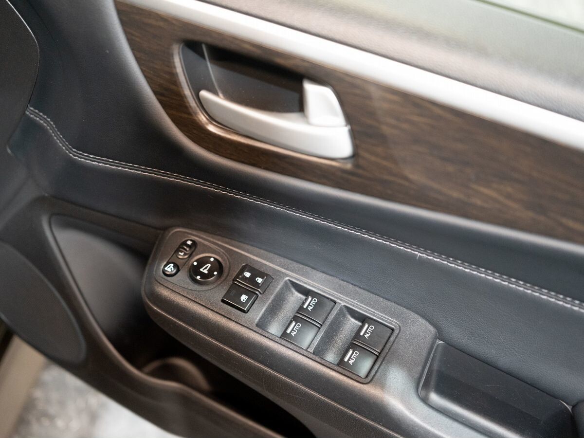 Honda Jade 2015 - фото автомобиля