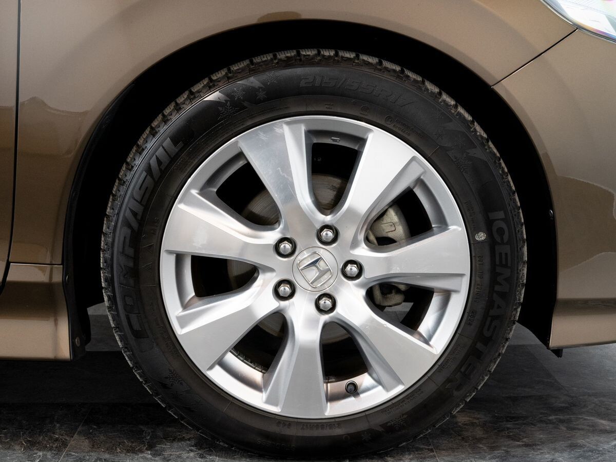 Honda Jade 2015 - фото автомобиля