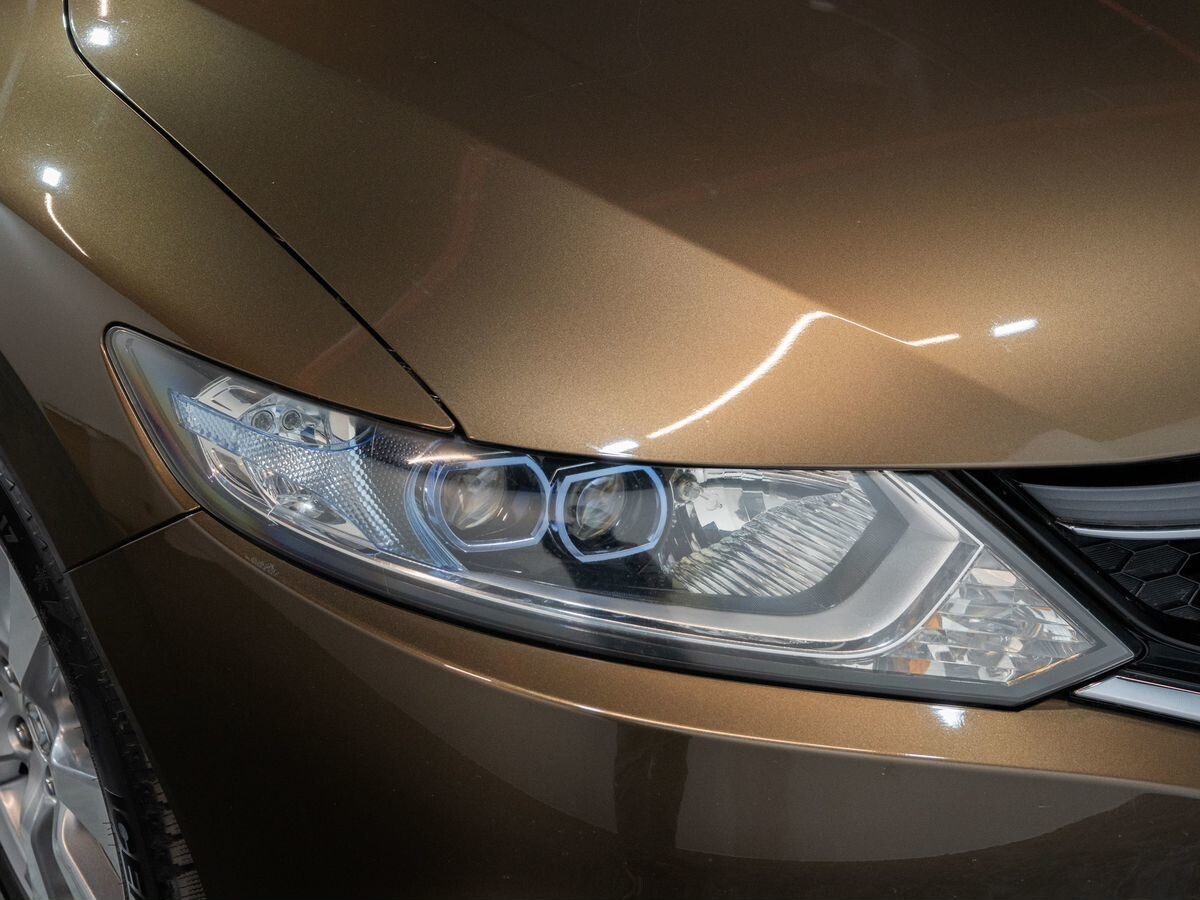 Honda Jade 2015 - фото автомобиля