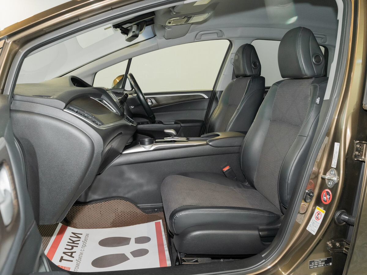 Honda Jade 2015 - фото автомобиля