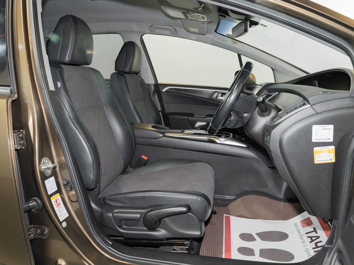 Honda Jade 2015 - фото автомобиля