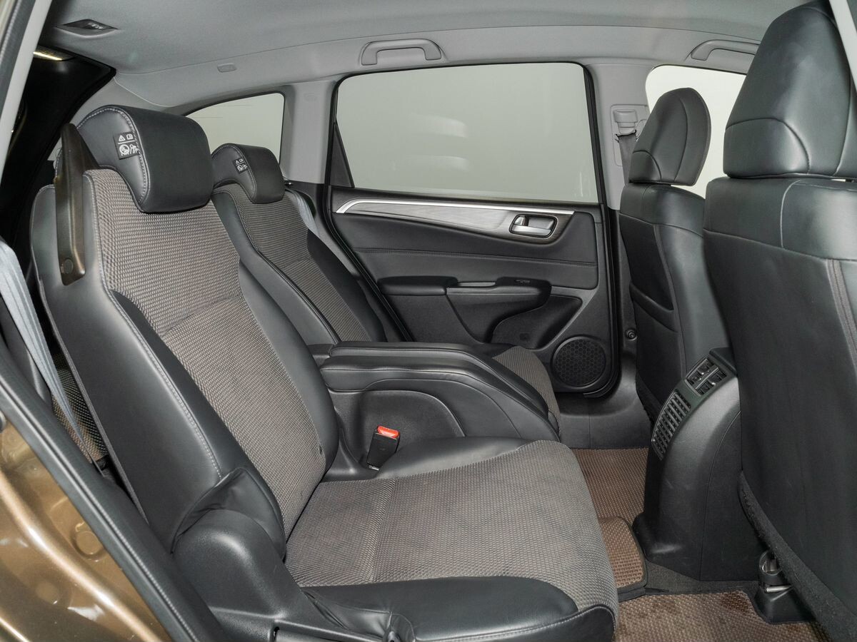 Honda Jade 2015 - фото автомобиля