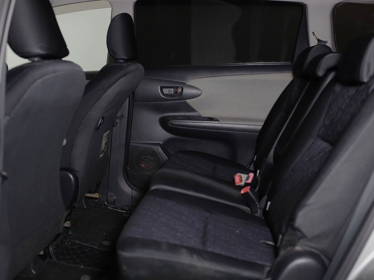 Toyota Wish 2009 - фото автомобиля