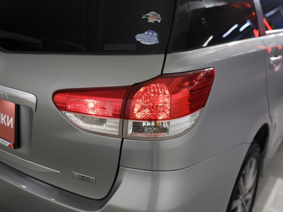 Toyota Wish 2009 - фото автомобиля