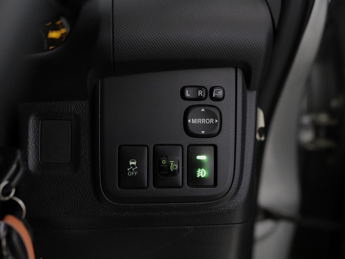 Toyota Wish 2009 - фото автомобиля