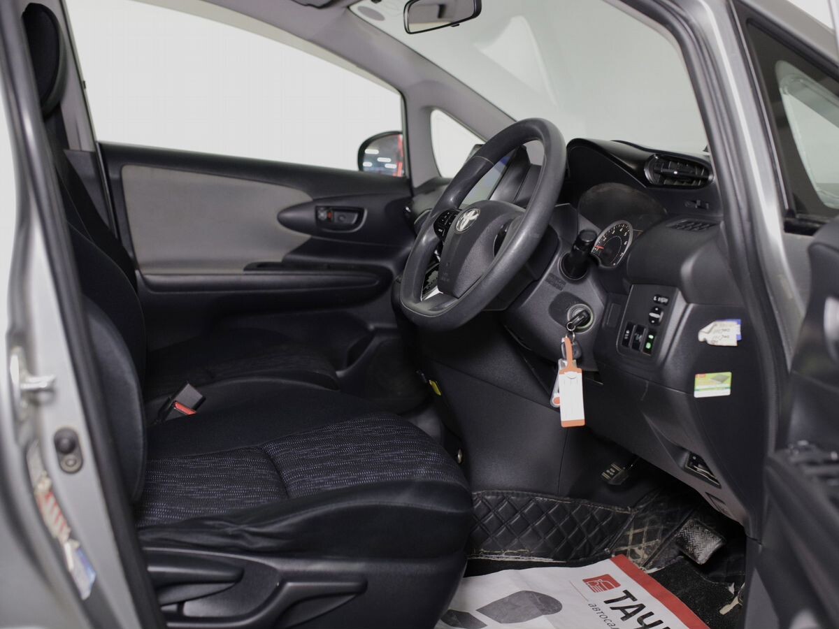 Toyota Wish 2009 - фото автомобиля