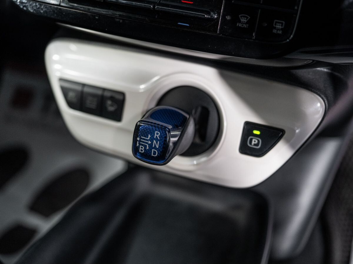 Toyota Prius 2016 - фото автомобиля