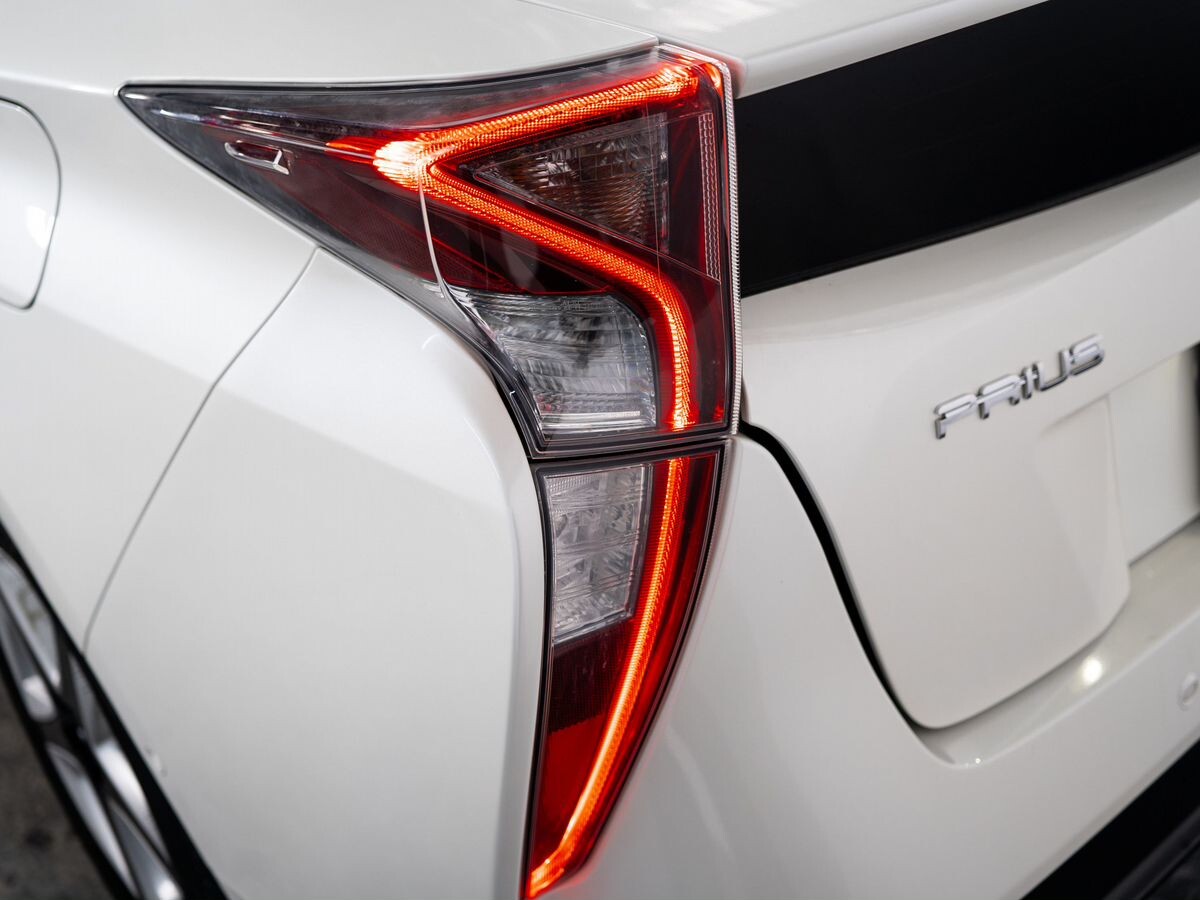 Toyota Prius 2016 - фото автомобиля