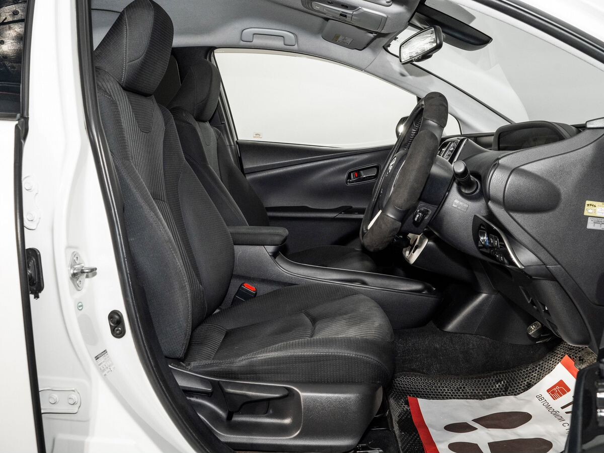 Toyota Prius 2016 - фото автомобиля