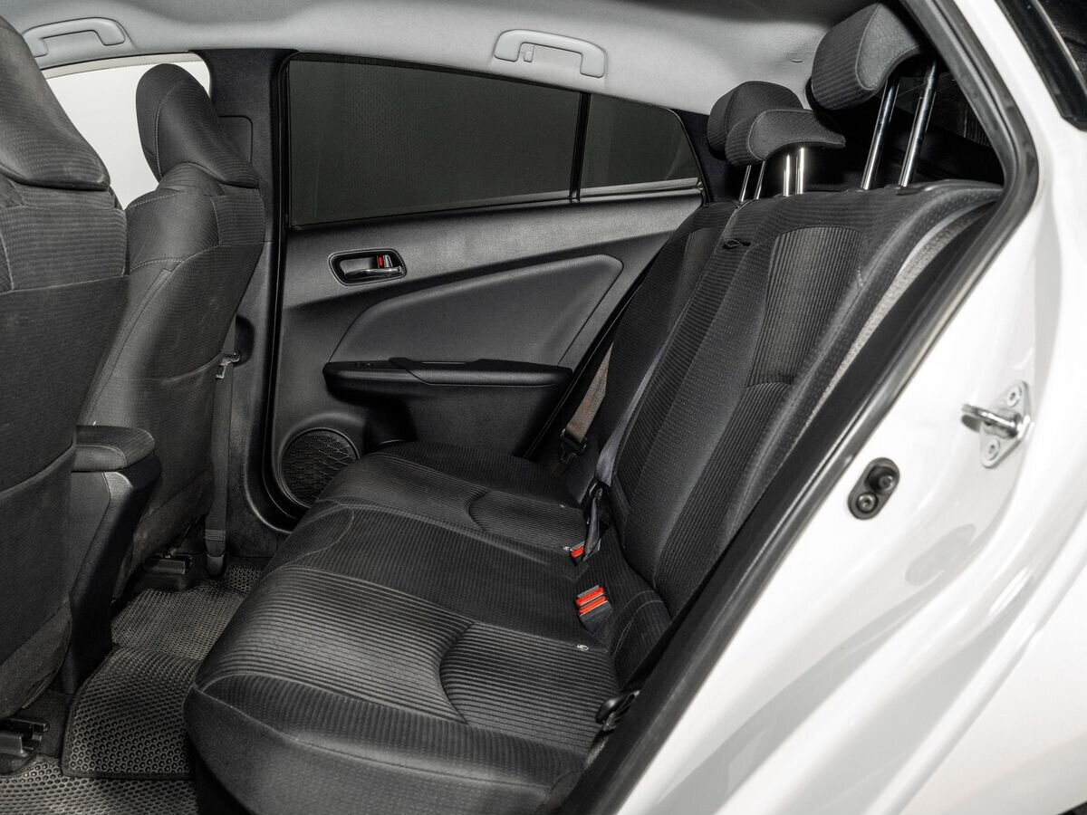 Toyota Prius 2016 - фото автомобиля