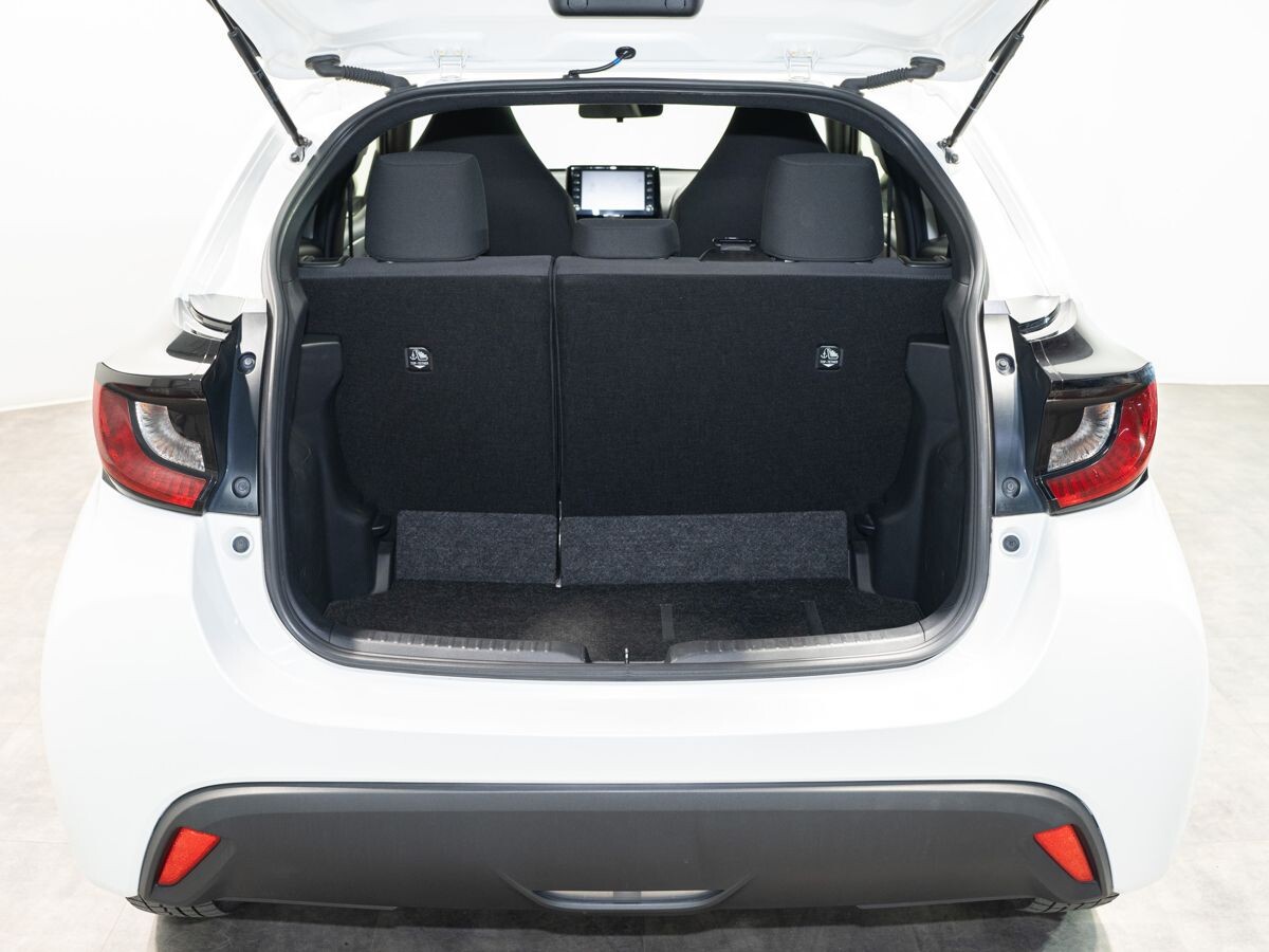 Toyota Yaris 2020 - фото автомобиля