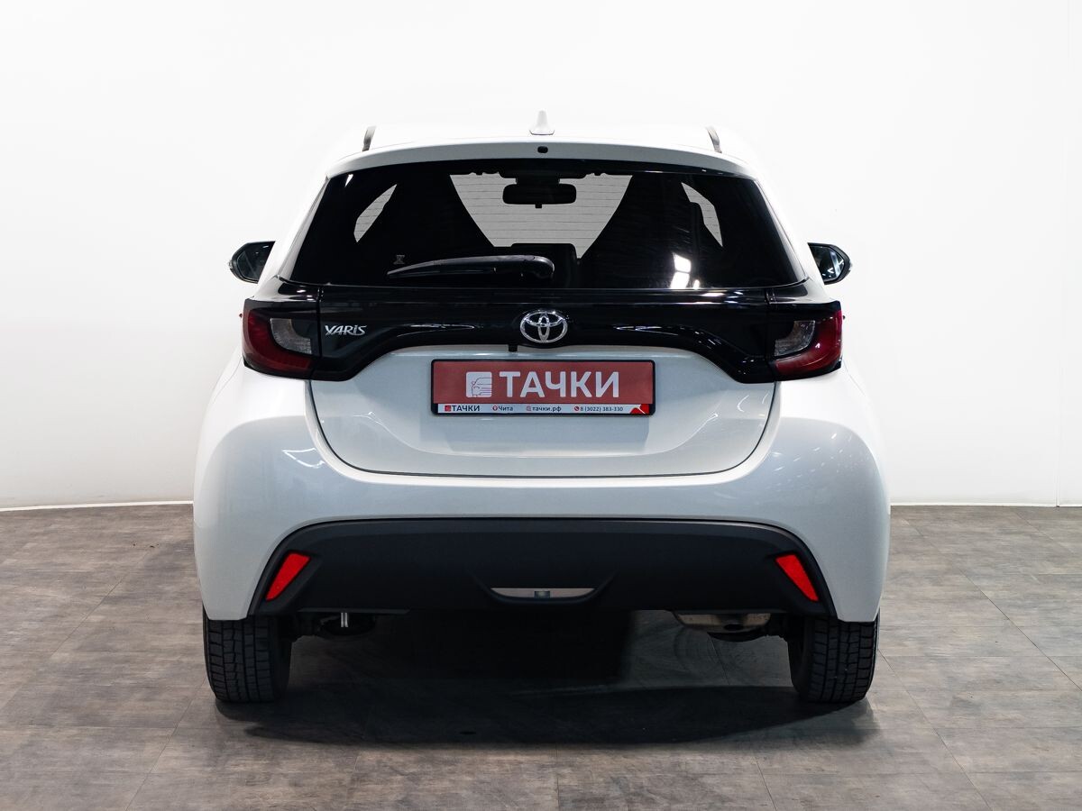 Toyota Yaris 2020 - фото автомобиля