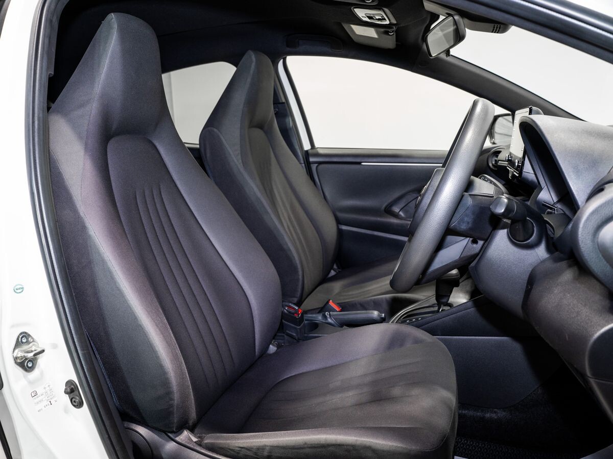 Toyota Yaris 2020 - фото автомобиля