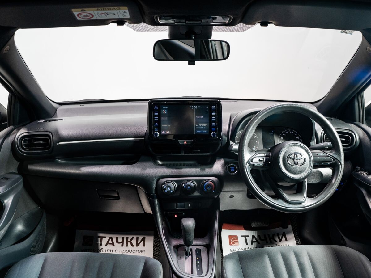 Toyota Yaris 2020 - фото автомобиля