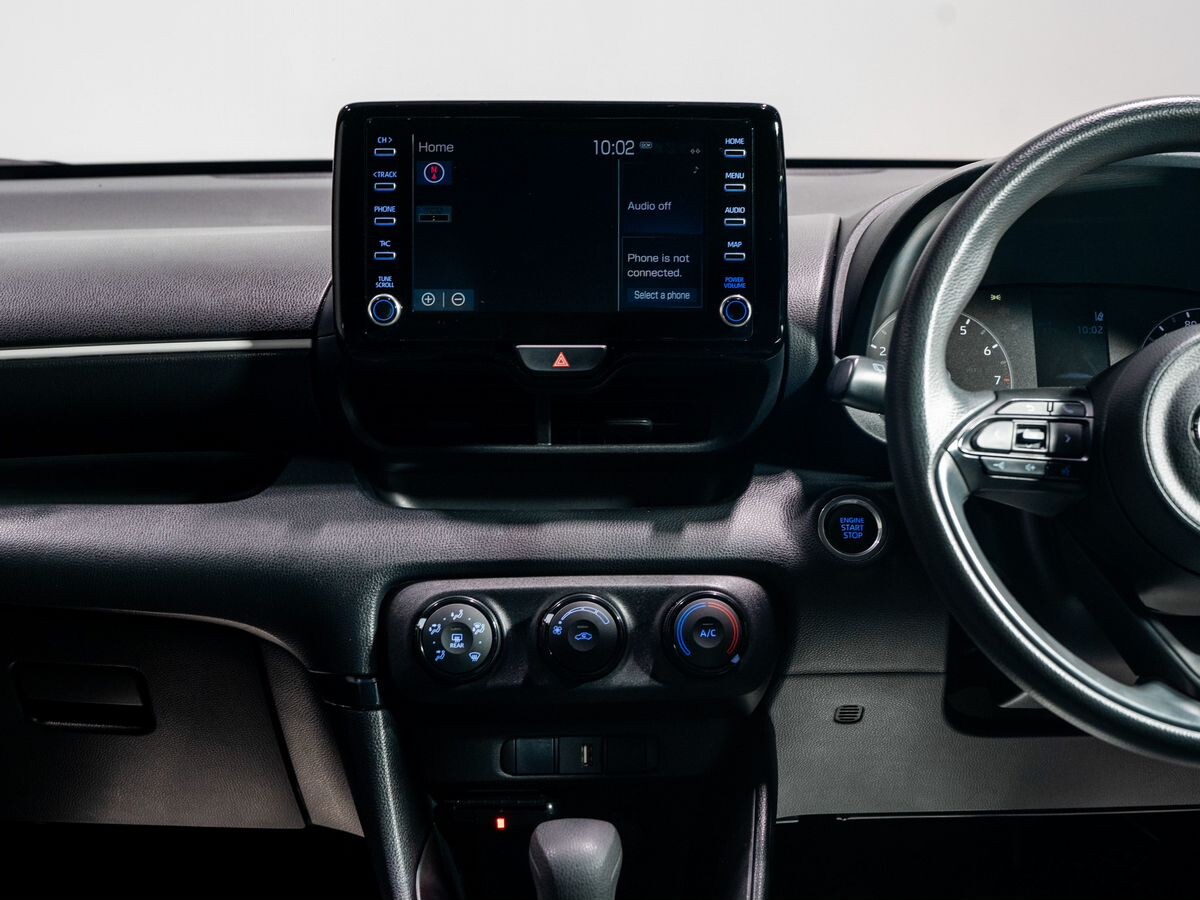 Toyota Yaris 2020 - фото автомобиля