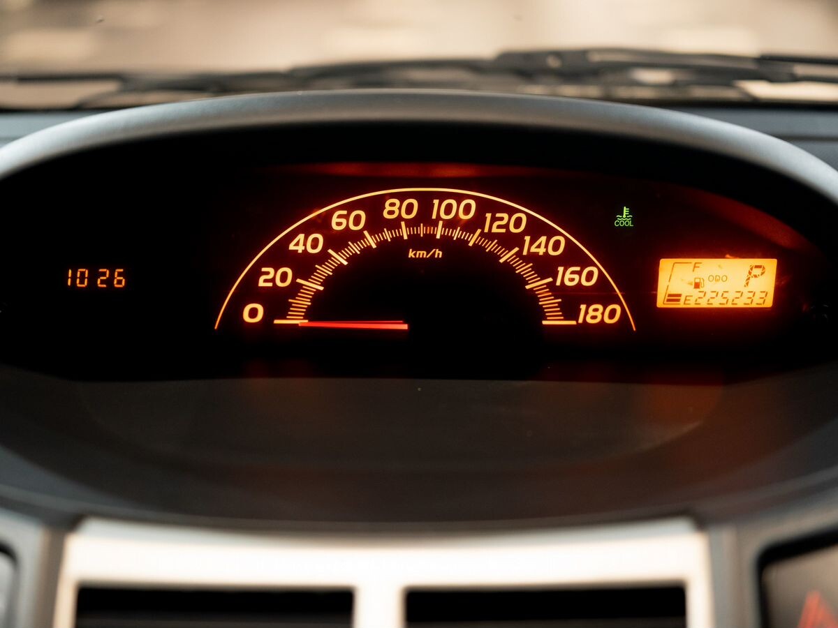 Toyota Vitz 2009 - фото автомобиля