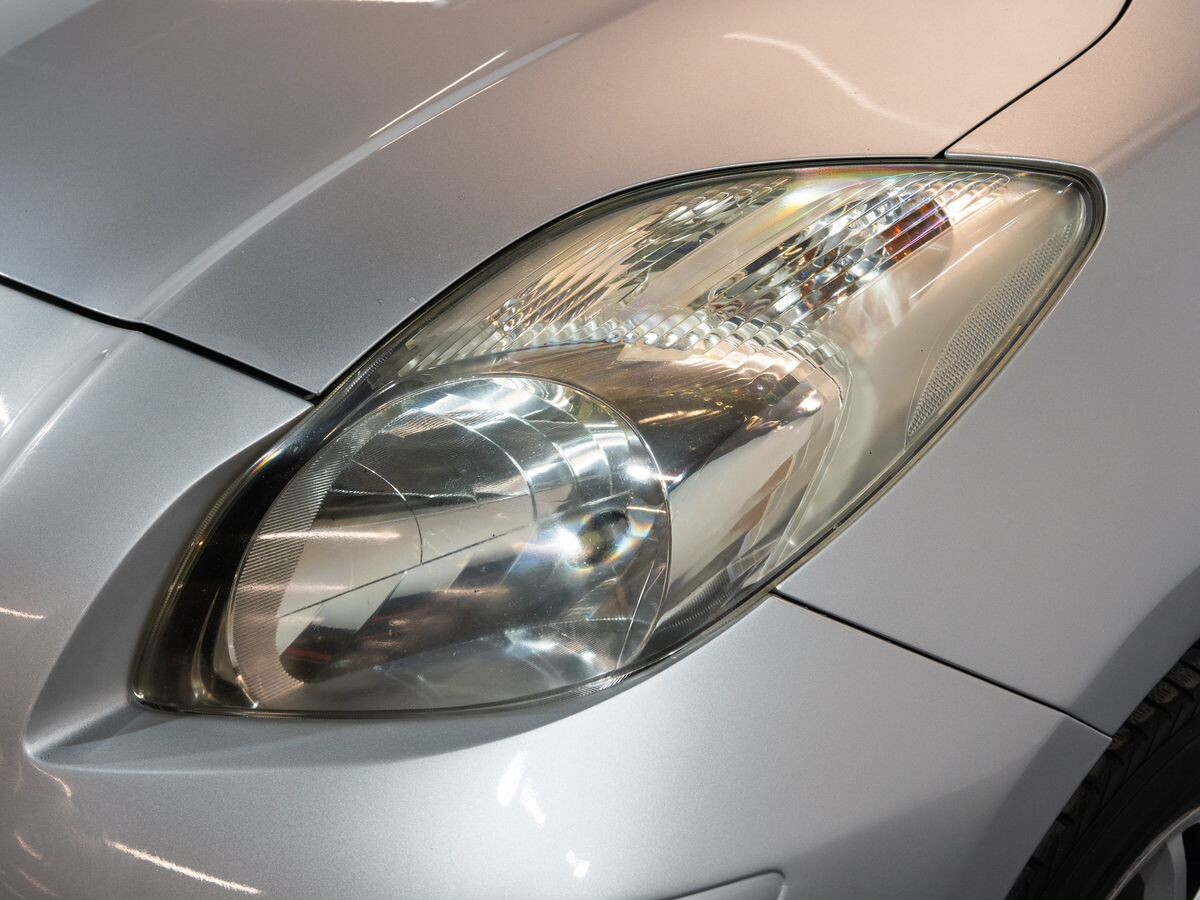 Toyota Vitz 2009 - фото автомобиля