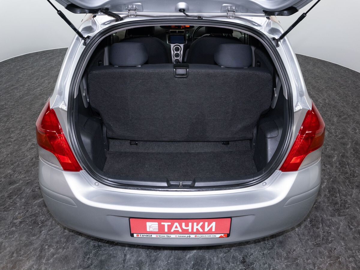 Toyota Vitz 2009 - фото автомобиля