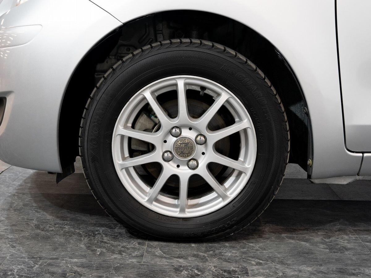 Toyota Vitz 2009 - фото автомобиля