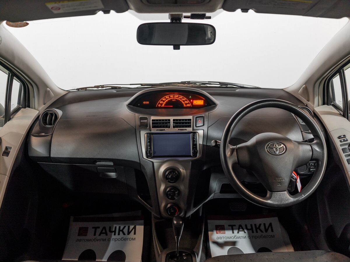 Toyota Vitz 2009 - фото автомобиля