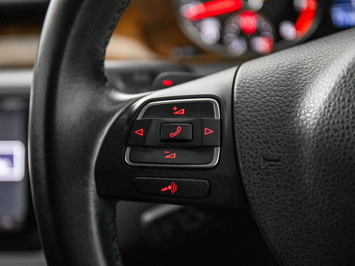 Volkswagen Passat 2012 - фото автомобиля