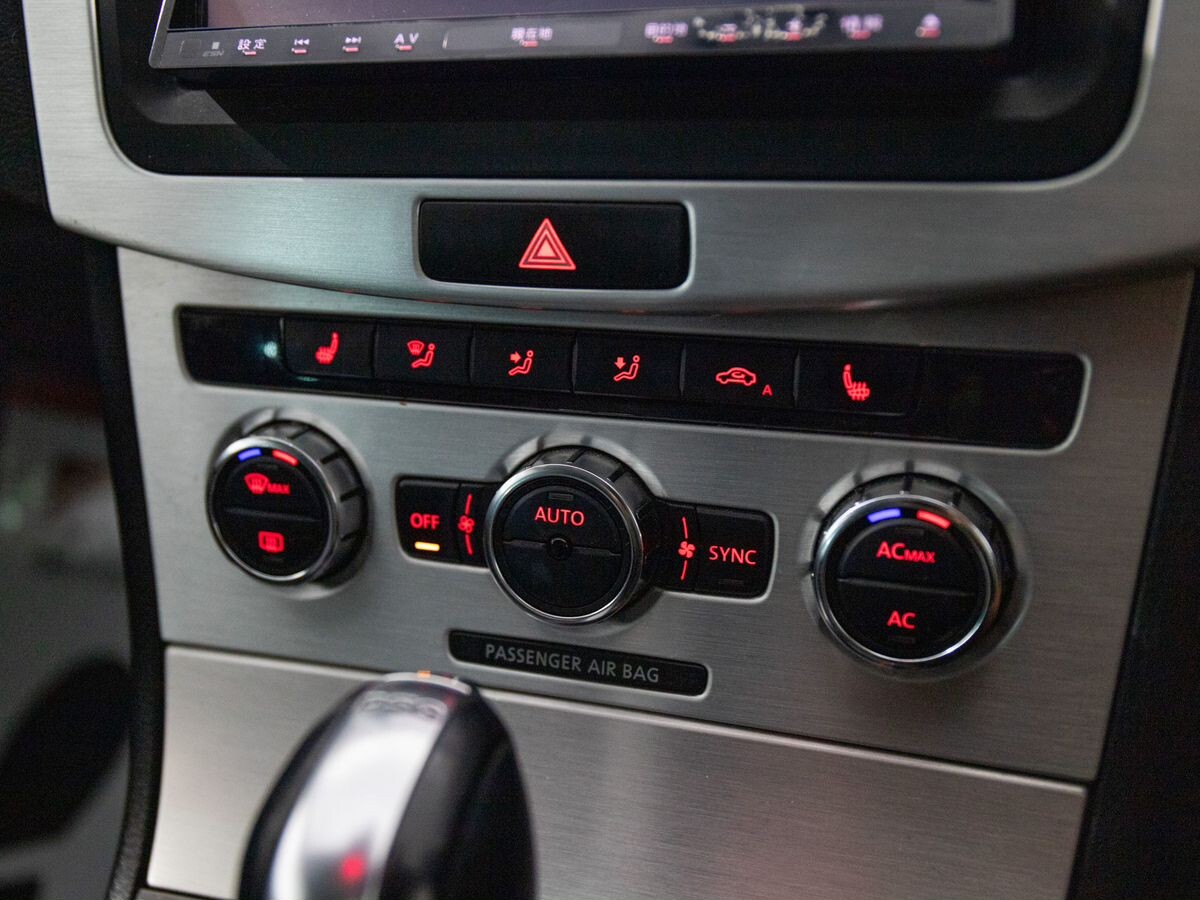 Volkswagen Passat 2012 - фото автомобиля