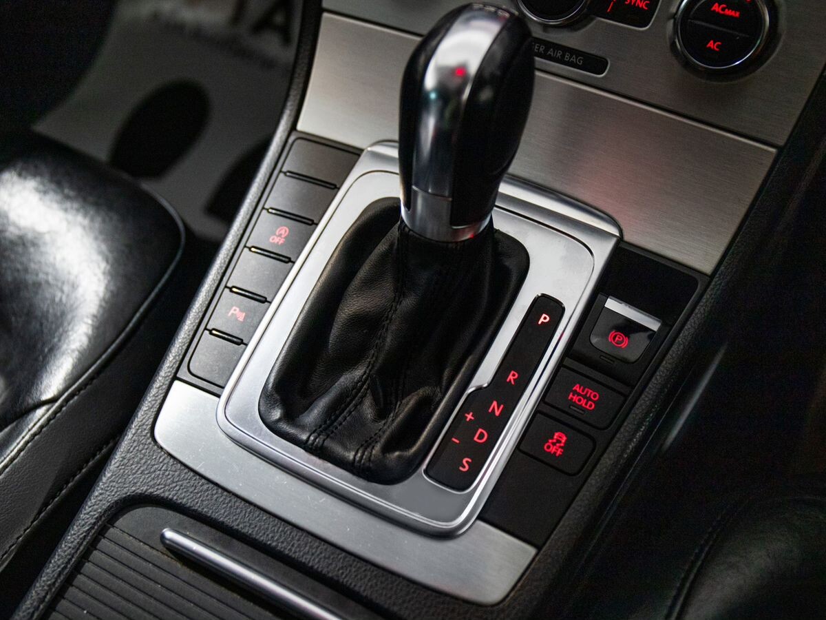 Volkswagen Passat 2012 - фото автомобиля