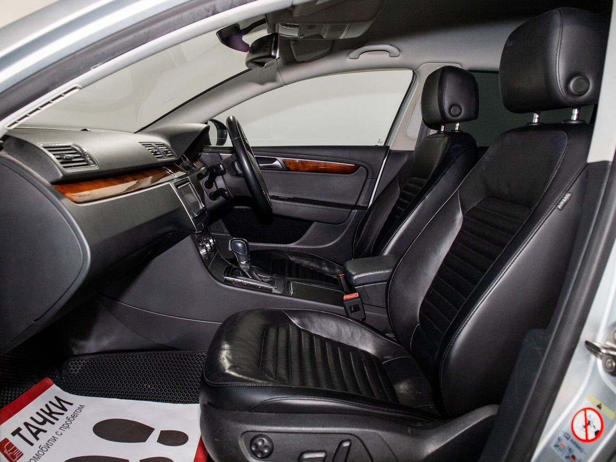 Volkswagen Passat 2012 - фото автомобиля