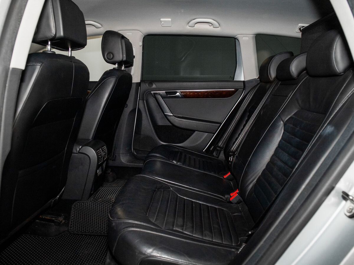 Volkswagen Passat 2012 - фото автомобиля