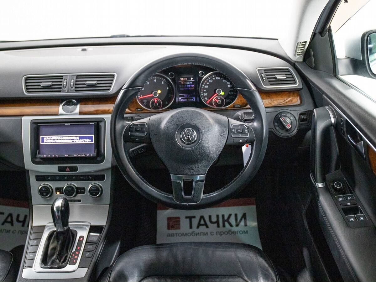 Volkswagen Passat 2012 - фото автомобиля