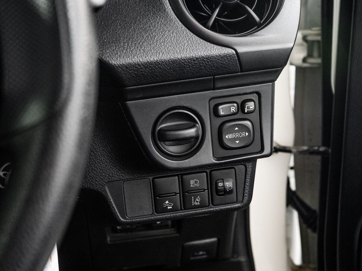 Toyota Corolla 2017 - фото автомобиля