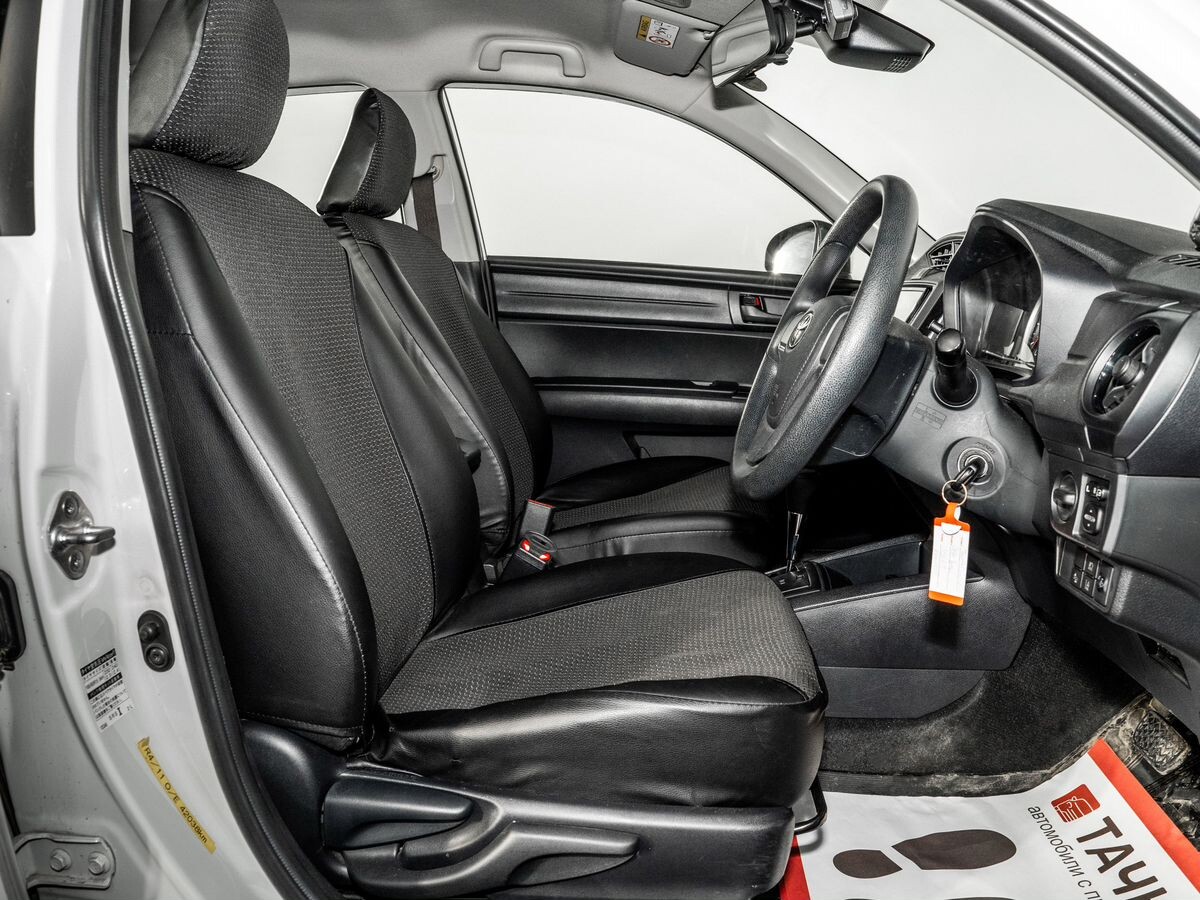 Toyota Corolla 2017 - фото автомобиля