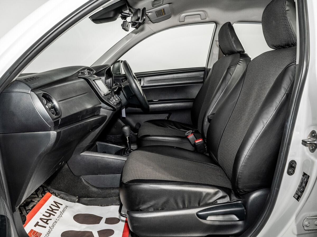 Toyota Corolla 2017 - фото автомобиля