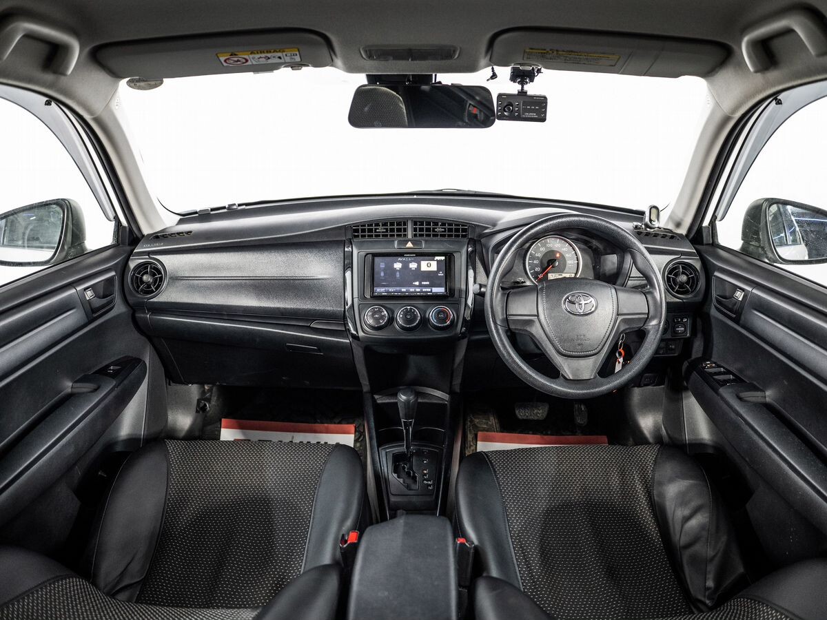 Toyota Corolla 2017 - фото автомобиля