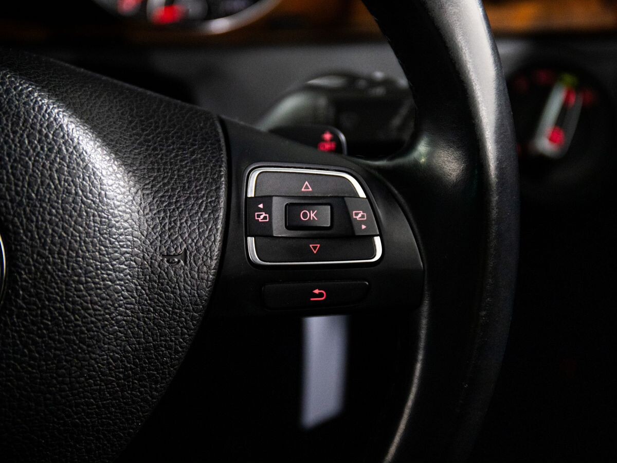 Volkswagen Passat 2011 - фото автомобиля