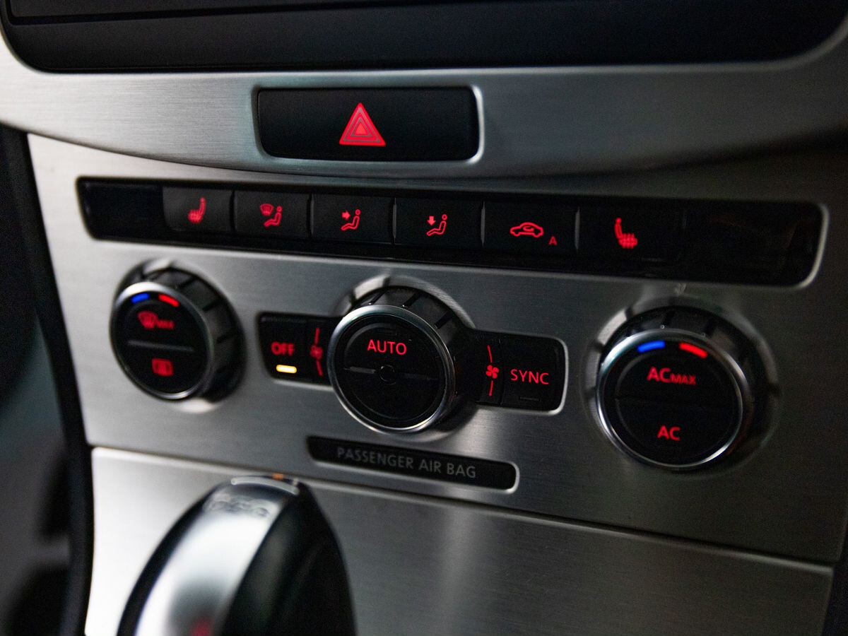 Volkswagen Passat 2011 - фото автомобиля