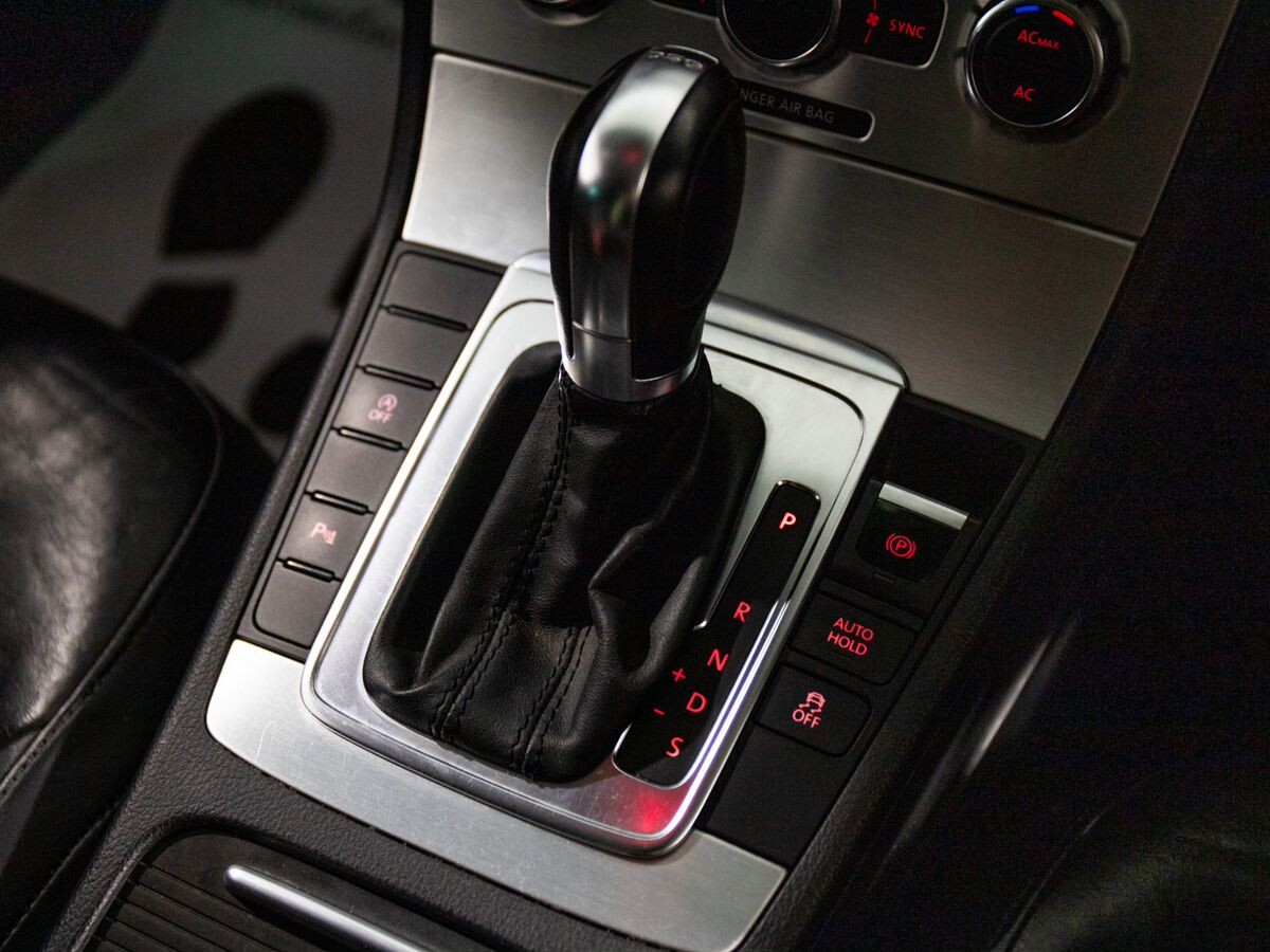 Volkswagen Passat 2011 - фото автомобиля