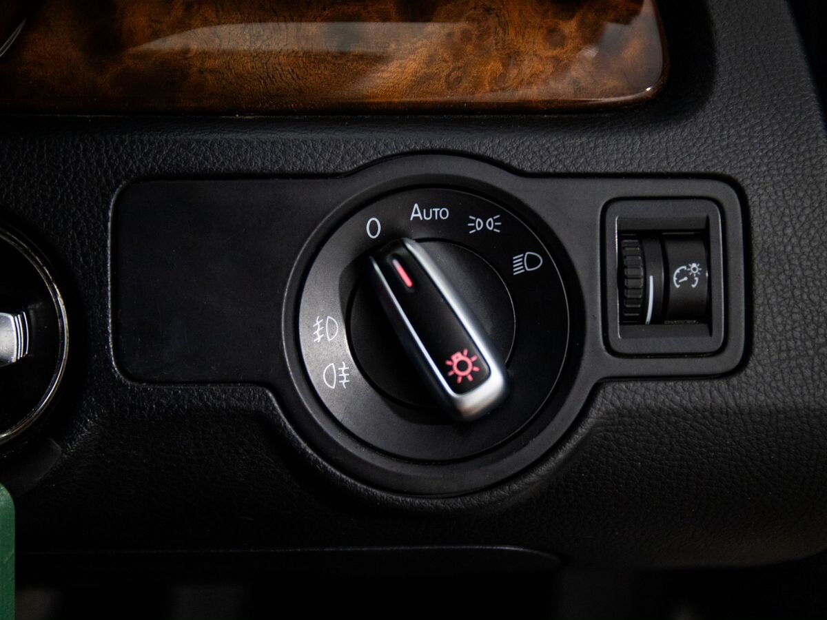 Volkswagen Passat 2011 - фото автомобиля