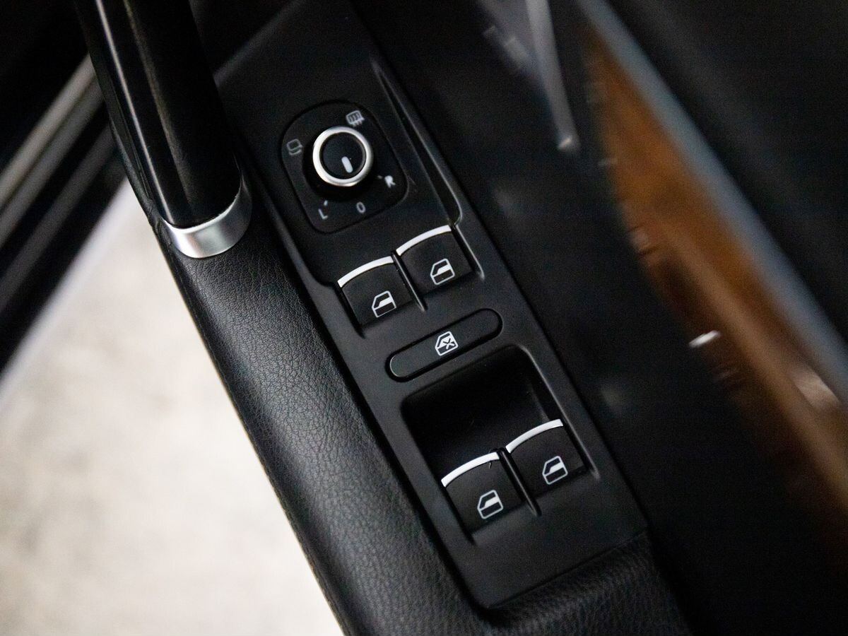 Volkswagen Passat 2011 - фото автомобиля