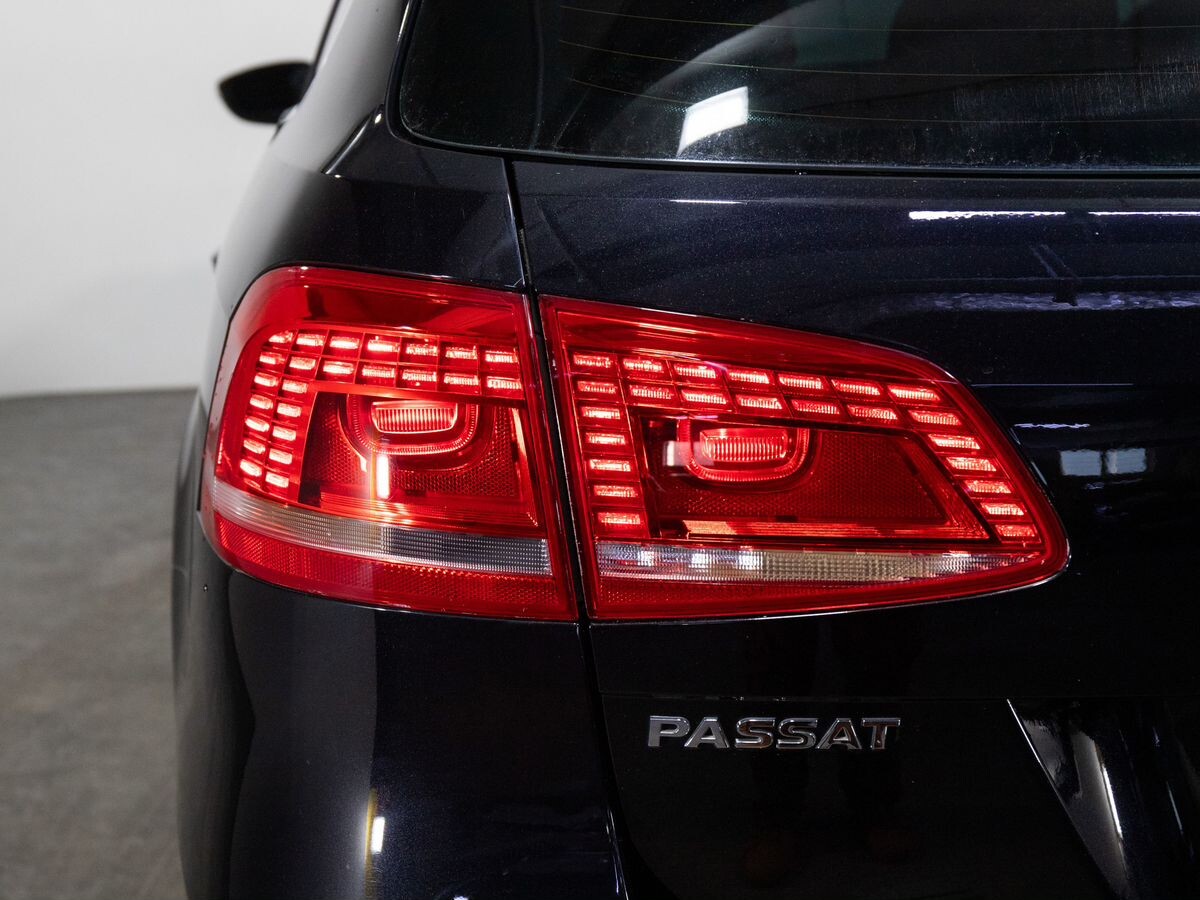 Volkswagen Passat 2011 - фото автомобиля