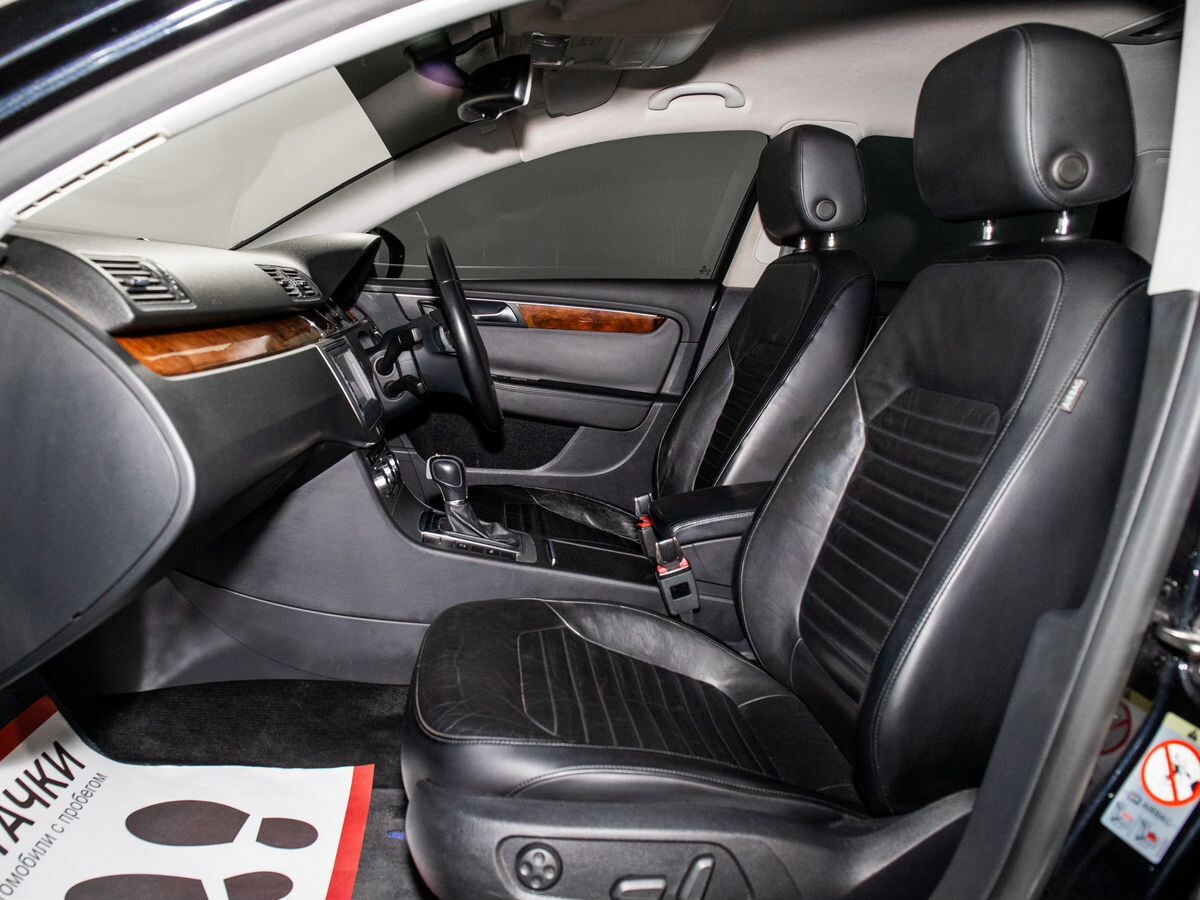 Volkswagen Passat 2011 - фото автомобиля