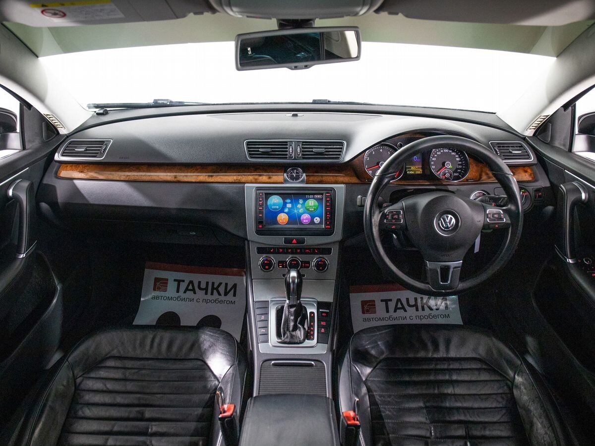 Volkswagen Passat 2011 - фото автомобиля