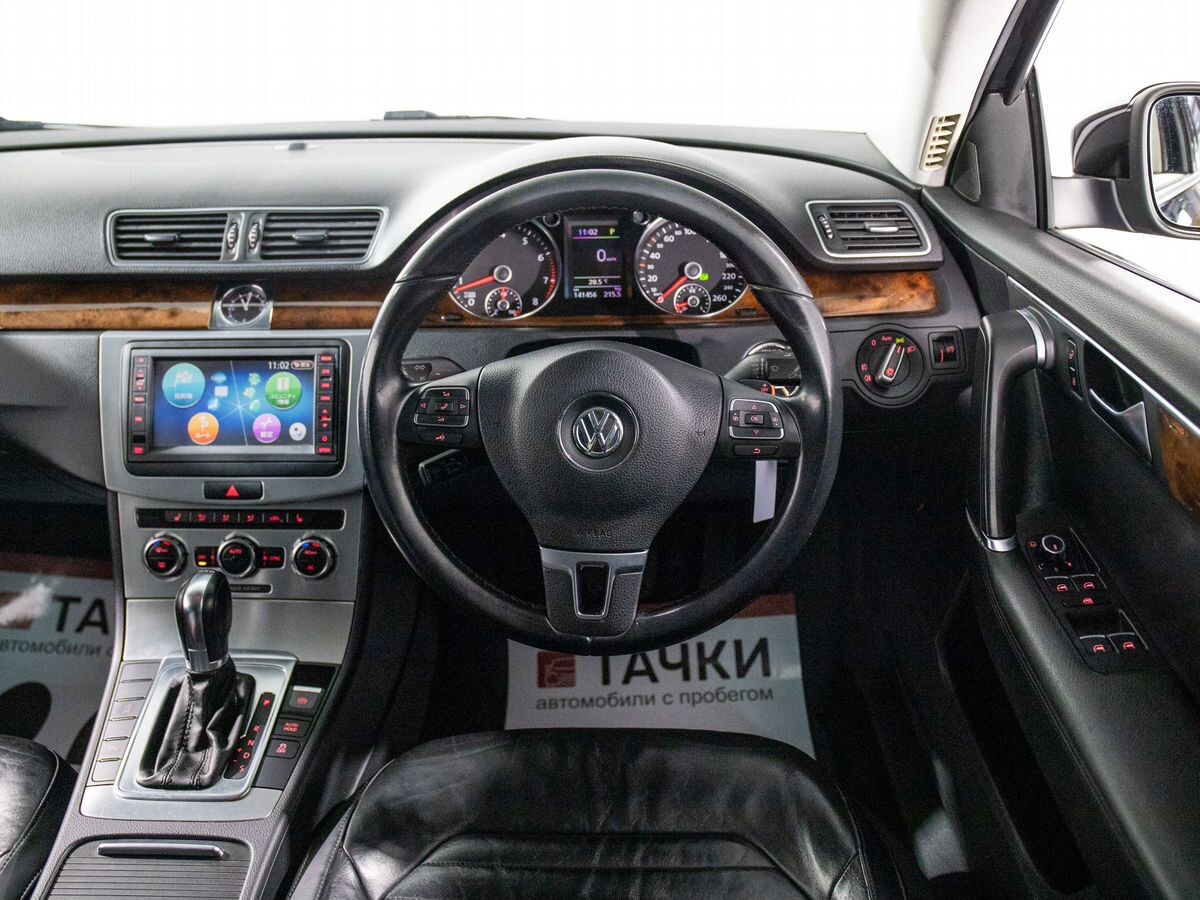 Volkswagen Passat 2011 - фото автомобиля