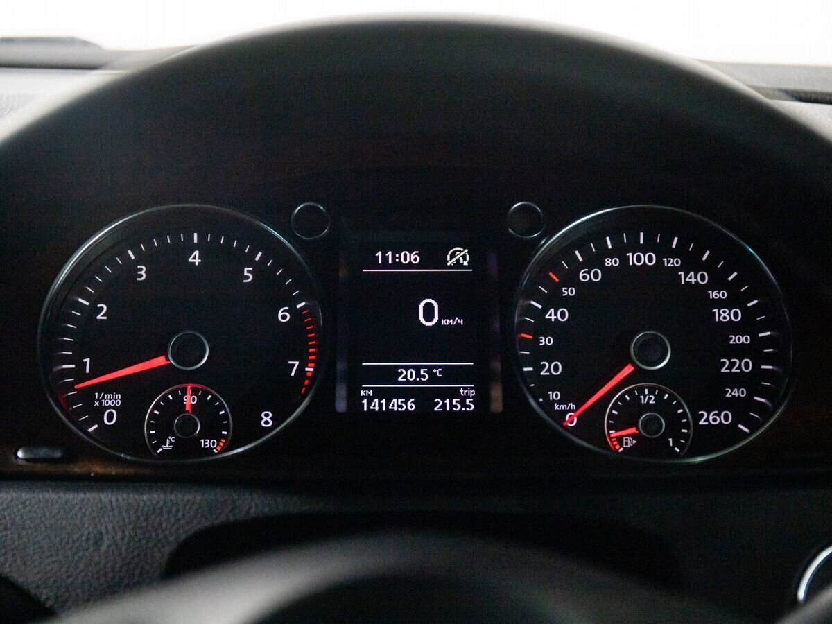 Volkswagen Passat 2011 - фото автомобиля