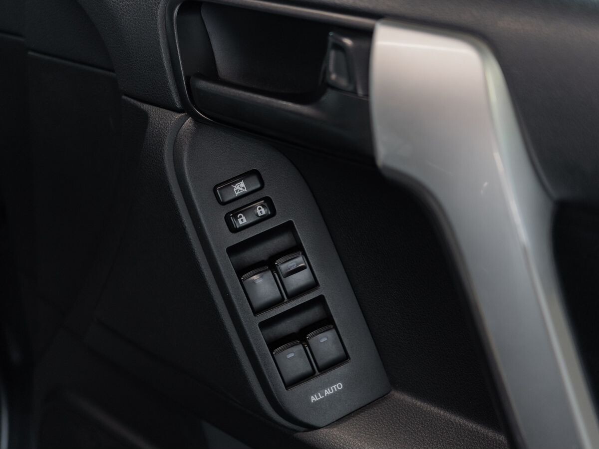 Toyota Land Cruiser Prado 2018 - фото автомобиля